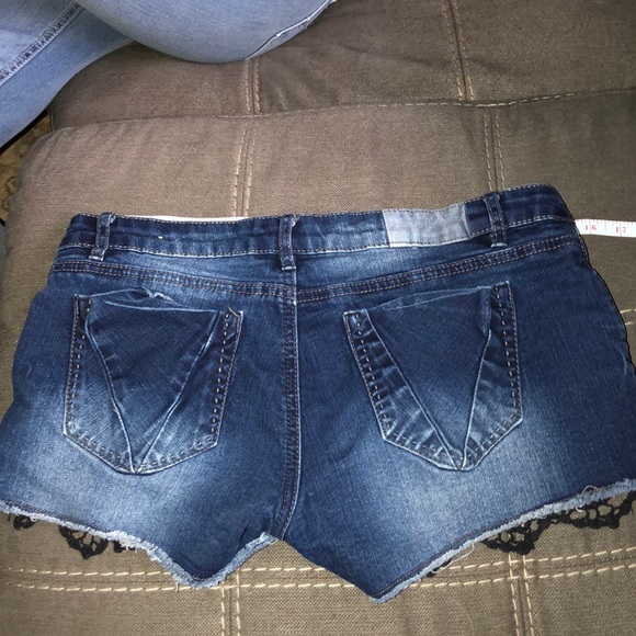 Shorts - Picture 3 of 5